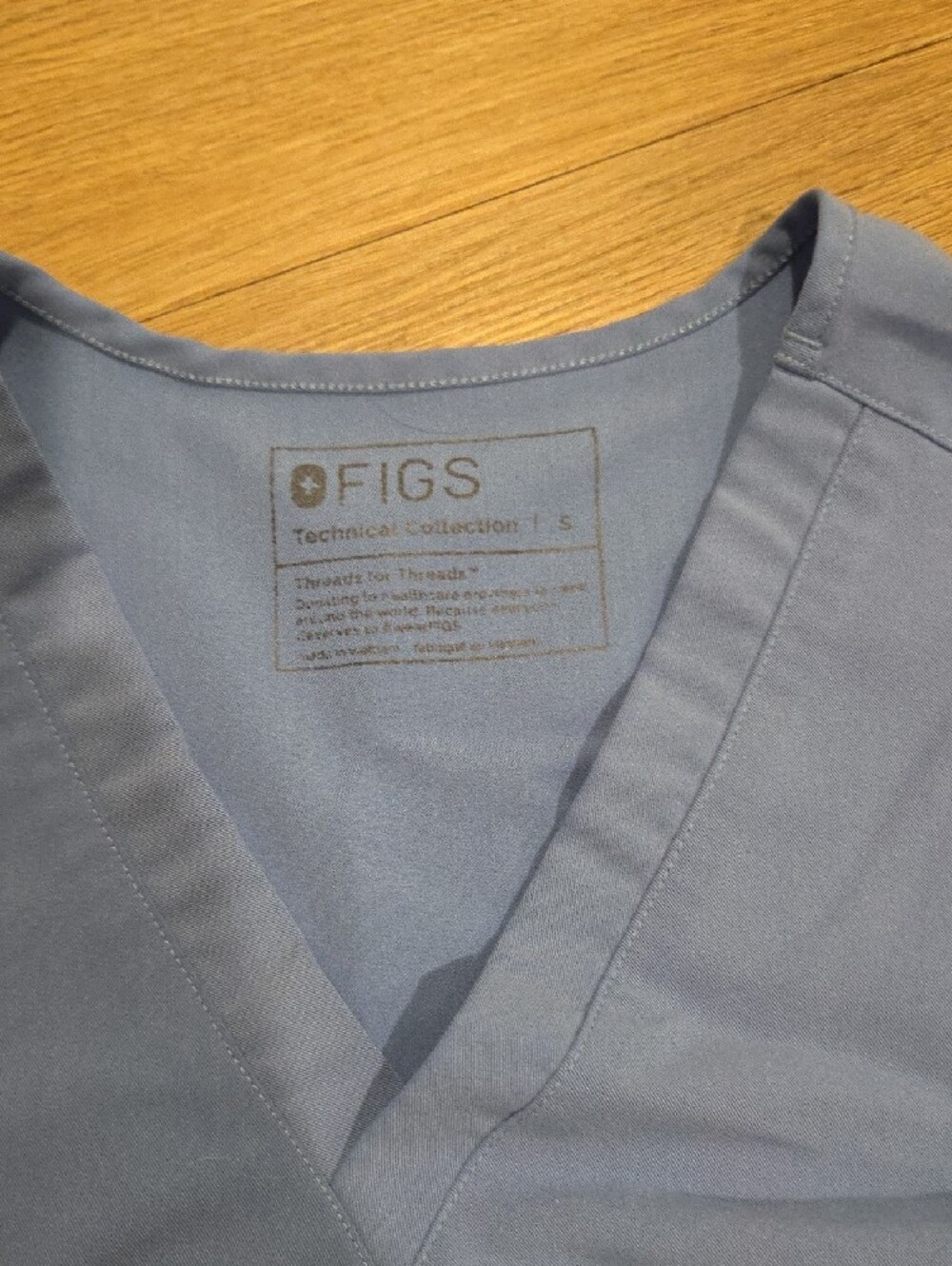 Figs Light Blue V-Neck Scrub Set - Classic Sky Small Spot On Knee. See Pic - Picture 2 of 11